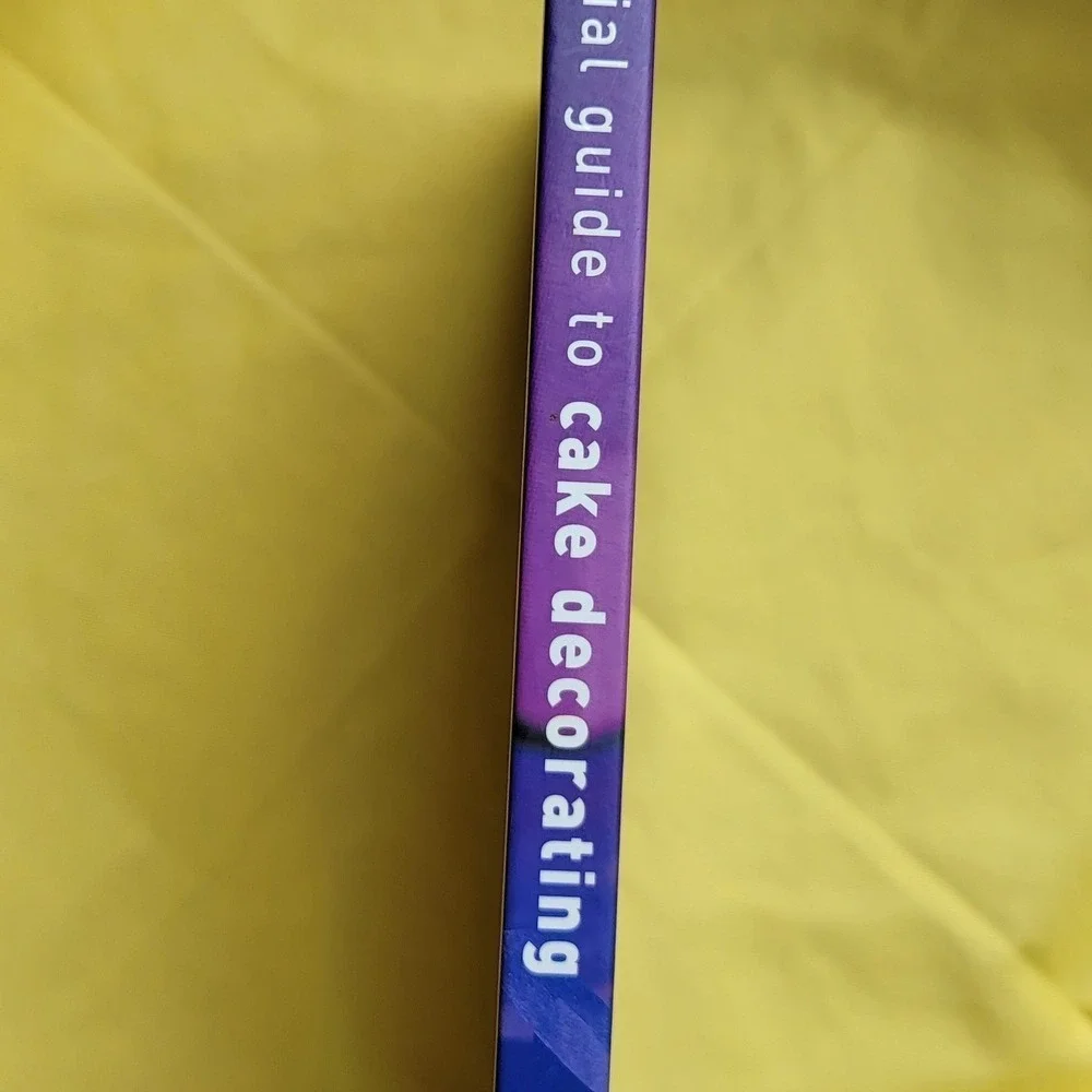 Essential Guide to Cake Decorating Book